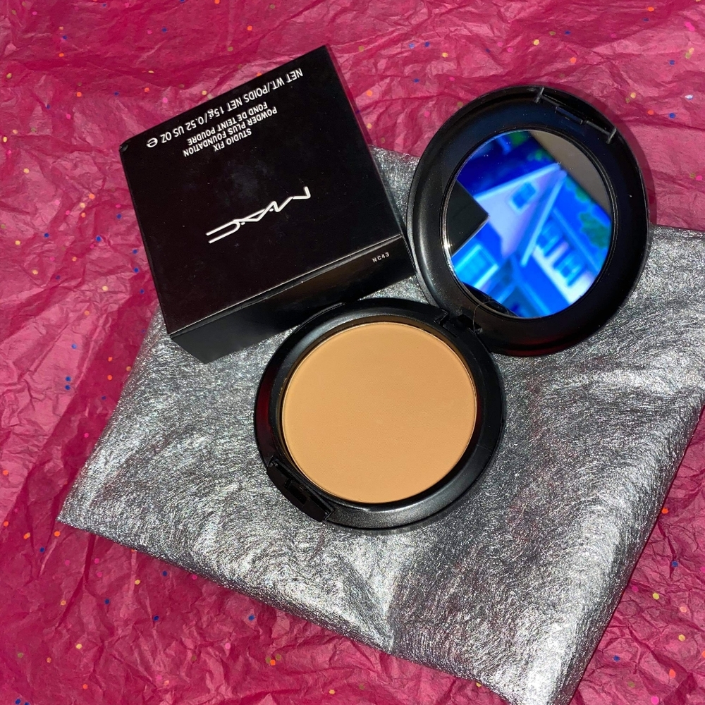 🌻 New Mac NC43 Studio Fix Powder + Foundation 🌻